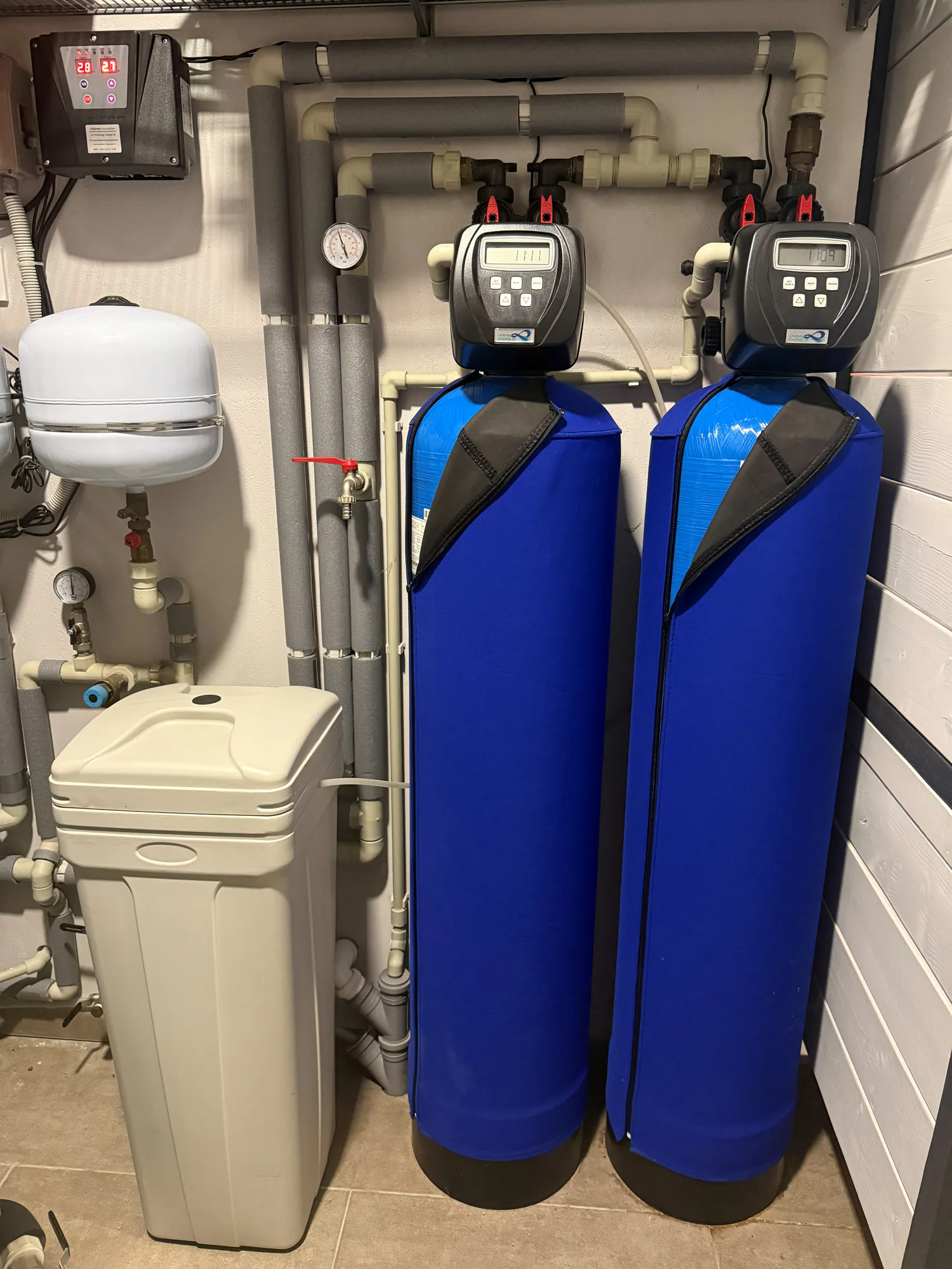Divu filtru ūdens attīrīšanas sistēma privātmājā