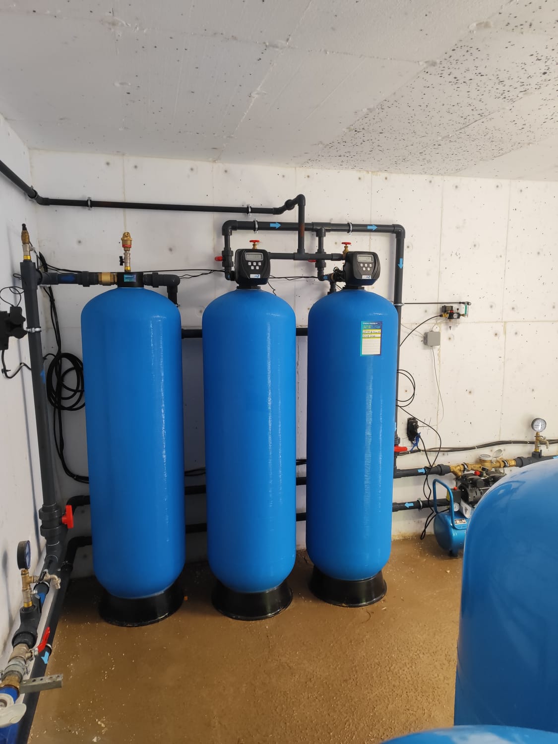 Ūdens atdzelžošanas stacija UE18X2AeroR – trīs filtru tvertnes